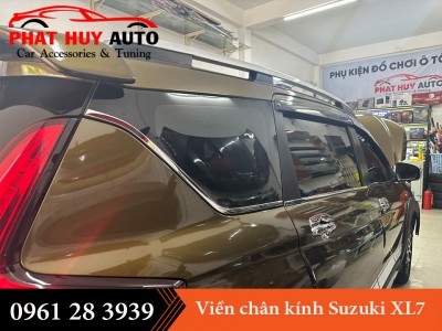 Nẹp viền chân kính Suzuki XL7